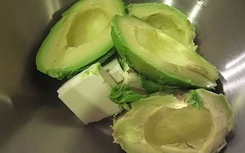 パーティーメニューにぴったり！ 刻んでつぶしてあえるだけの簡単アボガドディップ