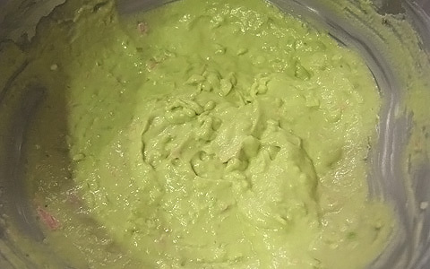 パーティーメニューにぴったり！ 刻んでつぶしてあえるだけの簡単アボガドディップ