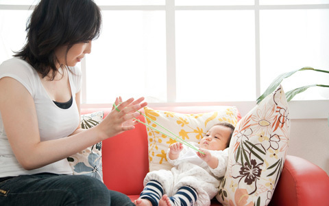 おじいちゃん、おばあちゃんが大活躍！ 子供に昔ながらの遊びを教えてもらおう！