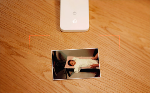 卓上ライト？ スキャナ？ 立体もA3サイズもまるっとスキャン、「SnapLite」で広がる日常