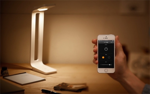 卓上ライト？ スキャナ？ 立体もA3サイズもまるっとスキャン、「SnapLite」で広がる日常