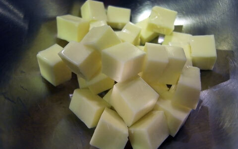 カレーの風味が食欲をそそる、洋風サラダライス