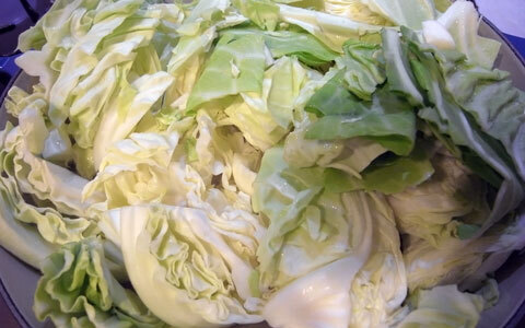 子供でも食べやすい！ 余ったキャベツを一気に調理、キャベツとツナの簡単蒸し鍋