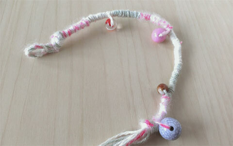 子供の肌にもやさしいから、親子でお揃いもOK！ グルグルブレスレットを作りましょう