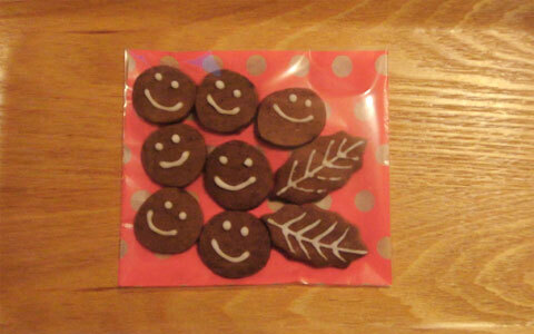 クッキーにメッセージをのせて、アイシングでクッキーをスペシャルカスタマイズ！