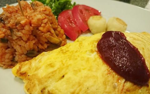 子連れOKレストラン：ケチャップまで手作り！ ホームメイドのアメリカンダイナー Baker Bounce 東京ミッドタウン店