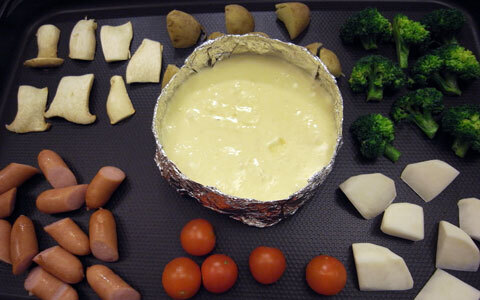 ホットプレートとアルミホイルで、簡単チーズフォンデュ