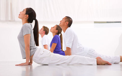 子供向けヨガポーズ。心と体のバランスを整えストレスをなくそう