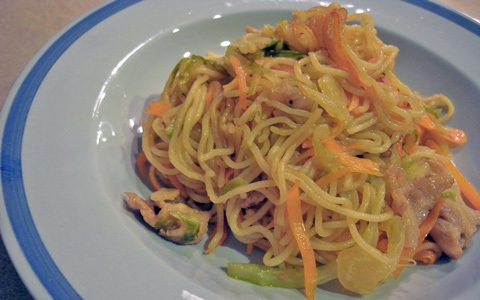 ソースを変えればお店の味に！ 自家製ブレンドソースで作る焼きそば