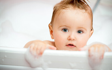 お風呂嫌いな赤ちゃんもニコニコ！ バスチェアでお風呂タイムを乗り切ろう！