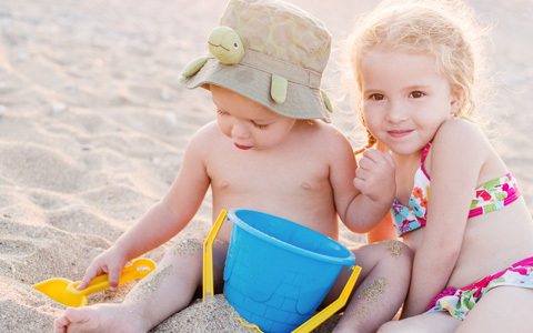 プール・海水浴シーズン到来！ ベビー水着の選び方は？