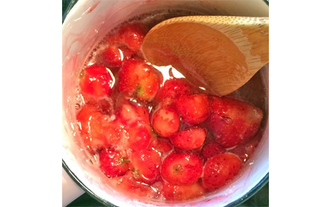 水あめとイチゴで作る、からだに優しい絶品「かき氷シロップ」