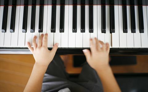 絶対音感は生まれつき？ 訓練で身につけるには幼児期が勝負！