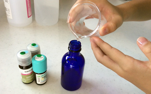 子どもが安心して使える、手作り虫除けスプレーの作り方