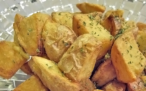 冷たい油と二度揚げでほくほく！ フライドポテト