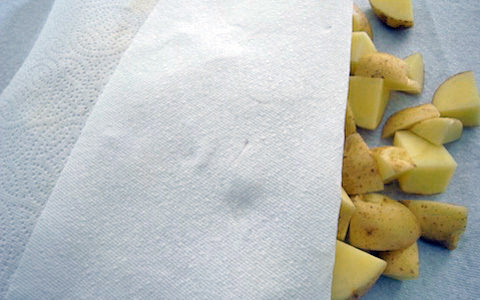 冷たい油と二度揚げでほくほく！ フライドポテト