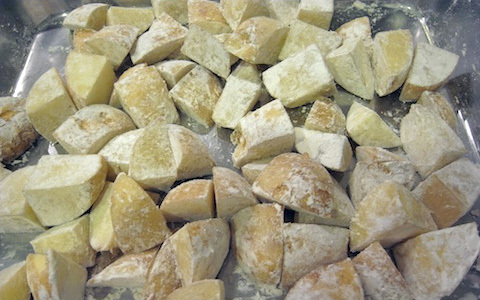 冷たい油と二度揚げでほくほく！ フライドポテト