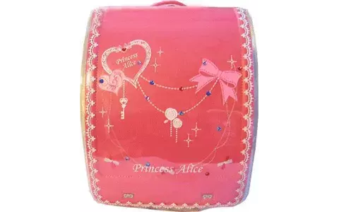 いまや小学生の常識!?　ランドセルカバーのラインナップがスゴイ