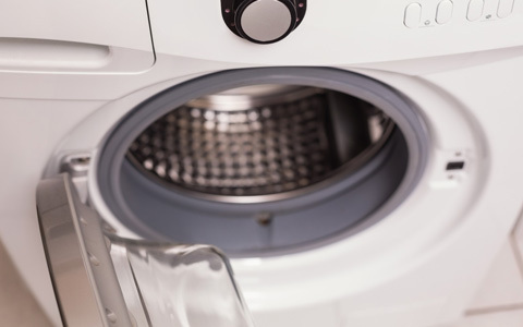 洗ってもキレイになっていない!?　洗濯機の黒カビの対処法