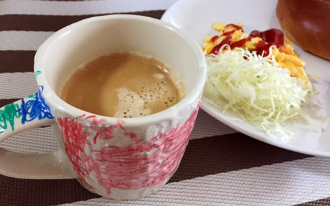 子どもの成長記録にぴったりな「おえかき」食器