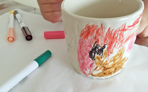 子どもの成長記録にぴったりな「おえかき」食器