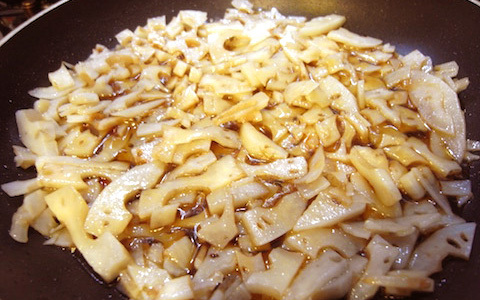 ご飯にかけてもおいしい！　れんこんの甘酢きんぴら