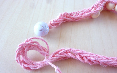 リリアンでアクセサリーの作り方。ラップブレスレットを作ろう！