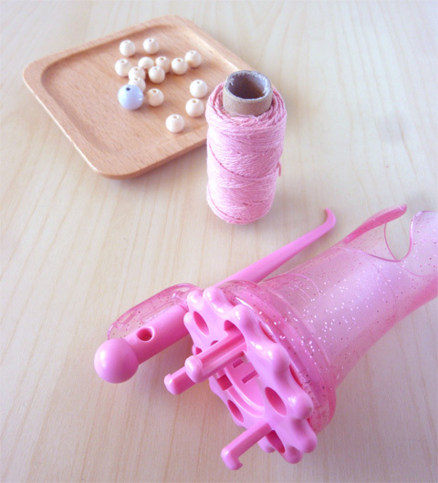 リリアンでアクセサリーの作り方。ラップブレスレットを作ろう！