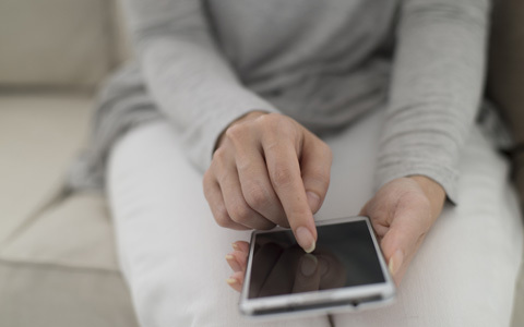 ママたちの間に増える「アザコン」の実態