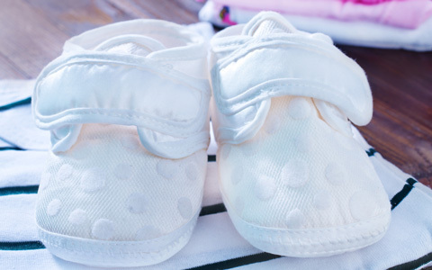 間違えると足の形が悪くなる!　赤ちゃんのファーストシューズの正しい選び方＜前編＞