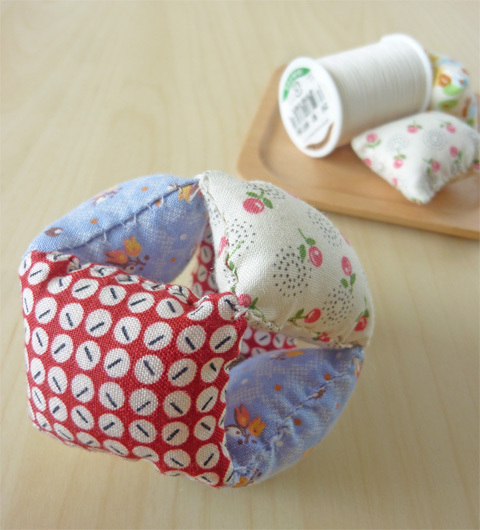 型紙不要！　新生児から小学生まで遊べる布製穴あきボール