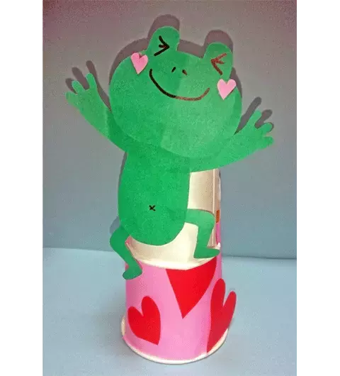 単純だけど子ども大喜び！　紙コップで作る、跳ねるおもちゃ