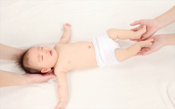 赤ちゃんをあおむけに寝かせるのは人間だけ 寝かせ方で変わる知能の発達とは ウーマンエキサイト 1 3