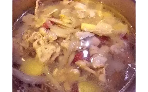 さつまいも入りで子供も大好き！　ほんのり甘い豚汁