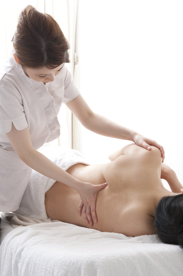 ダマスクスローズを贅沢に使ったトリートメントが受けられる銀座のサロン「サロン ラ ヴァレ デ ローズ」は、マタママにもおすすめ