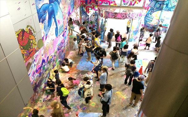 渋谷のビルがペンキだらけ！　「ワークショップコレクション11 inシブヤ」に行ってきた