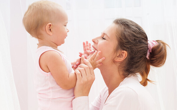 ママとのスキンシップは、子どもの免疫力アップに効果的