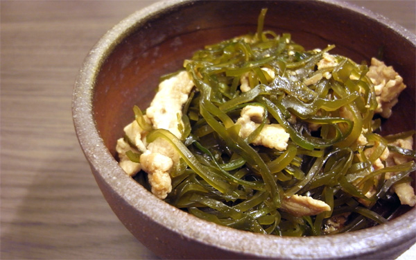 麺感覚で子供も食べやすい！　ミネラルたっぷりの切り昆布と豚肉の簡単煮