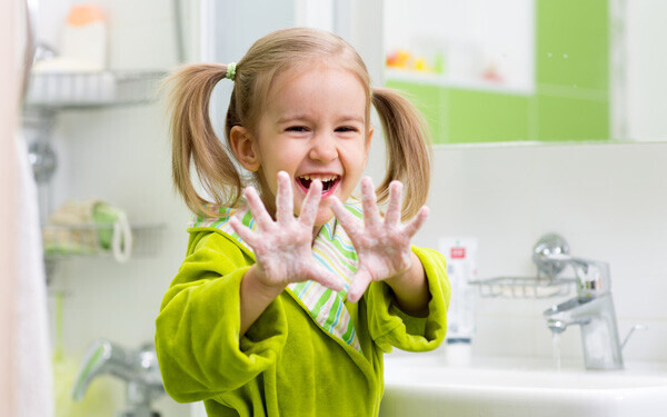 風邪やインフルエンザなど、感染症の予防は、正しい手洗い・うがいから