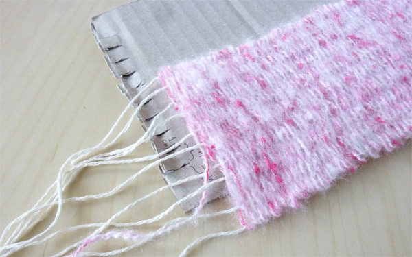 ダンボールで編み物ができる！ 簡単な作り方を紹介