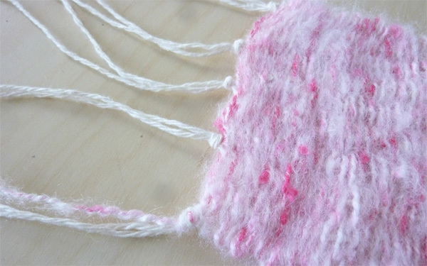 ダンボールで編み物ができる！ 簡単な作り方を紹介