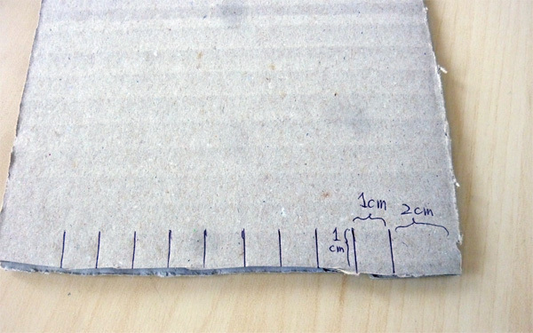 ダンボールで編み物ができる！ 簡単な作り方を紹介