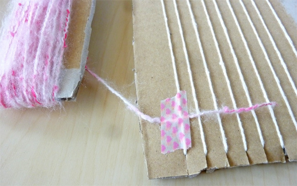 ダンボールで編み物ができる！ 簡単な作り方を紹介