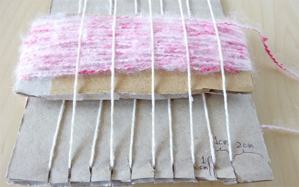 ダンボールで編み物ができる！ 簡単な作り方を紹介