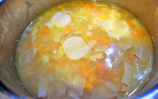 スープなら、子どもも野菜を食べてくれる！　ショウガがほんのり、ポカポカ簡単洋風スープ