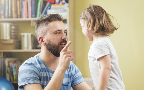 子どもの心に伝わる叱り方をすることで、子どもは親の言葉をちゃんと実行するように育ってくれる