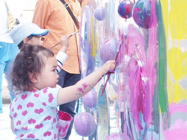 美術館は大人だけのものじゃない！　子どもがアートとふれあえる、横浜美術館の「子どものアトリエ」