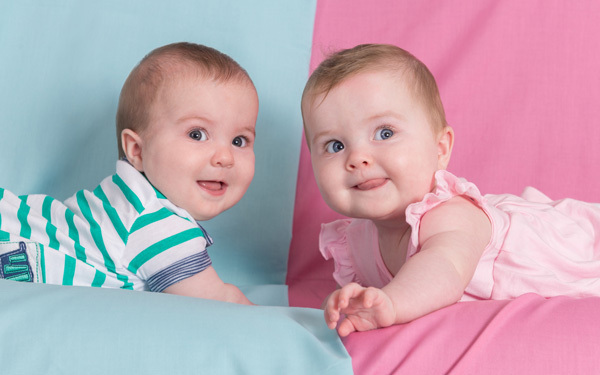 さあ困った、双子がいるのにパパが出張！　初めてのベビーシッター依頼体験