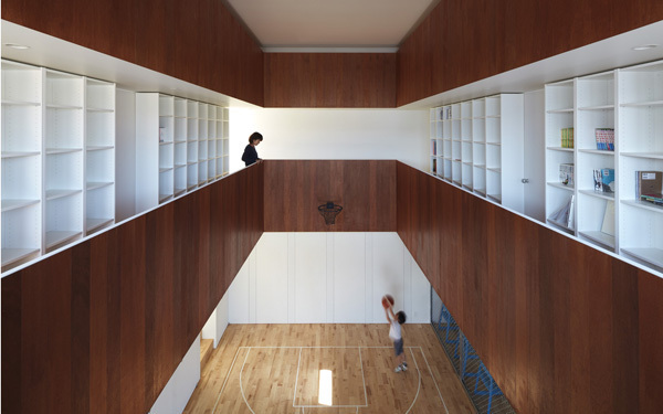 家の中にバスケットコート？　家族の夢が実現したマイホームに潜入取材