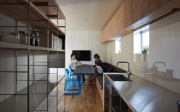 家の中にバスケットコート？　家族の夢が実現したマイホームに潜入取材